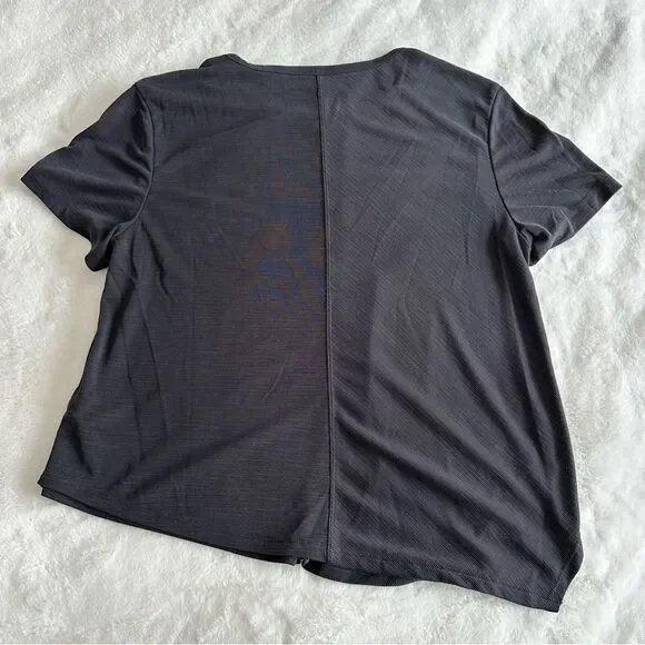 Athleta Women’s Asymmetrical Athletic T-Shirt Size Medium Gray - Picture 9 of 11